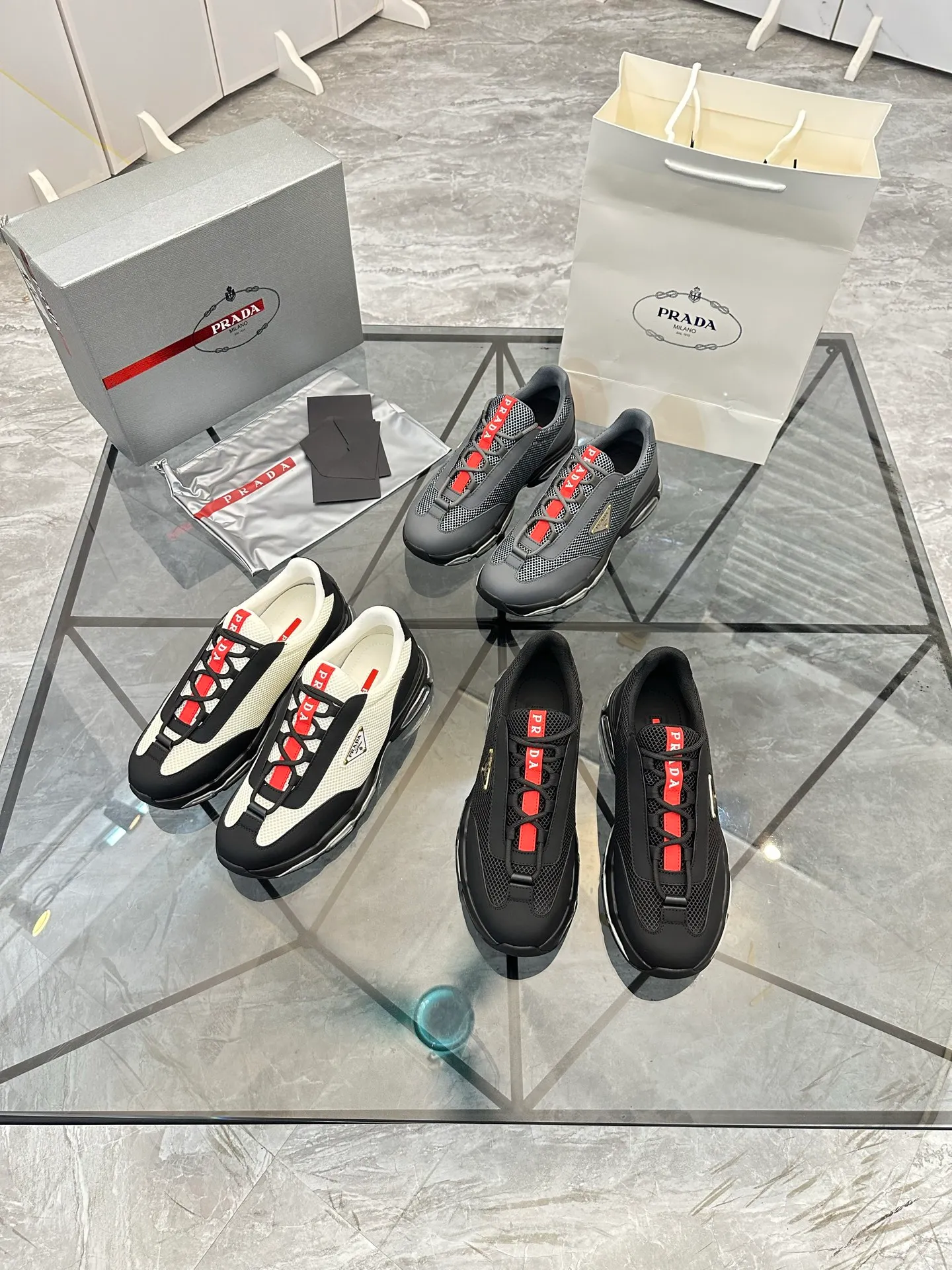 Men's shoes for sale 💰: 💰P660¥ High-end top quality Product trademark: Prada *"Prada*" low-top casual shoes Regular size: 38-45 (can be customized to 46) Product materials: Upper imported first-layer cowhide spliced ​​with original fabric, breathable lining, cowhide foot pads, original air cushion outsole. No.: 001